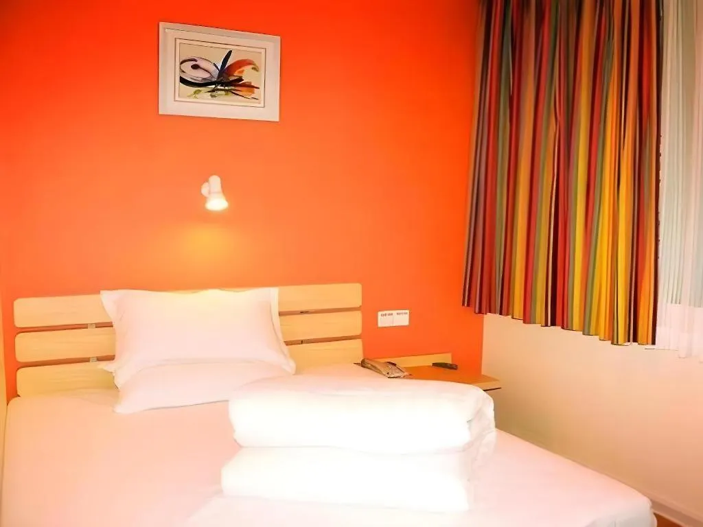 7 Days Inn Luoyang Wangcheng Park Metro Station 2*, Luoyang (Henan)