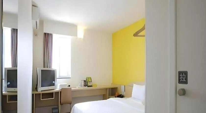 7 Days Inn Luoyang Wangcheng Park Metro Station Hotel