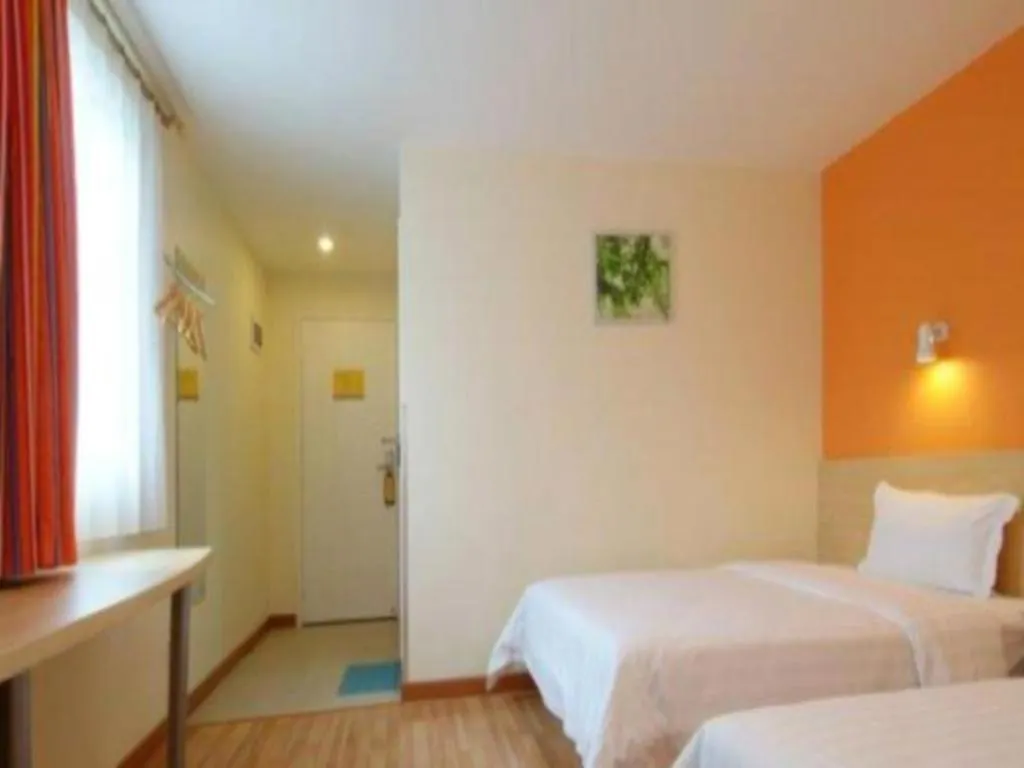 Hotel 7 Days Inn Luoyang Wangcheng Park Metro Station