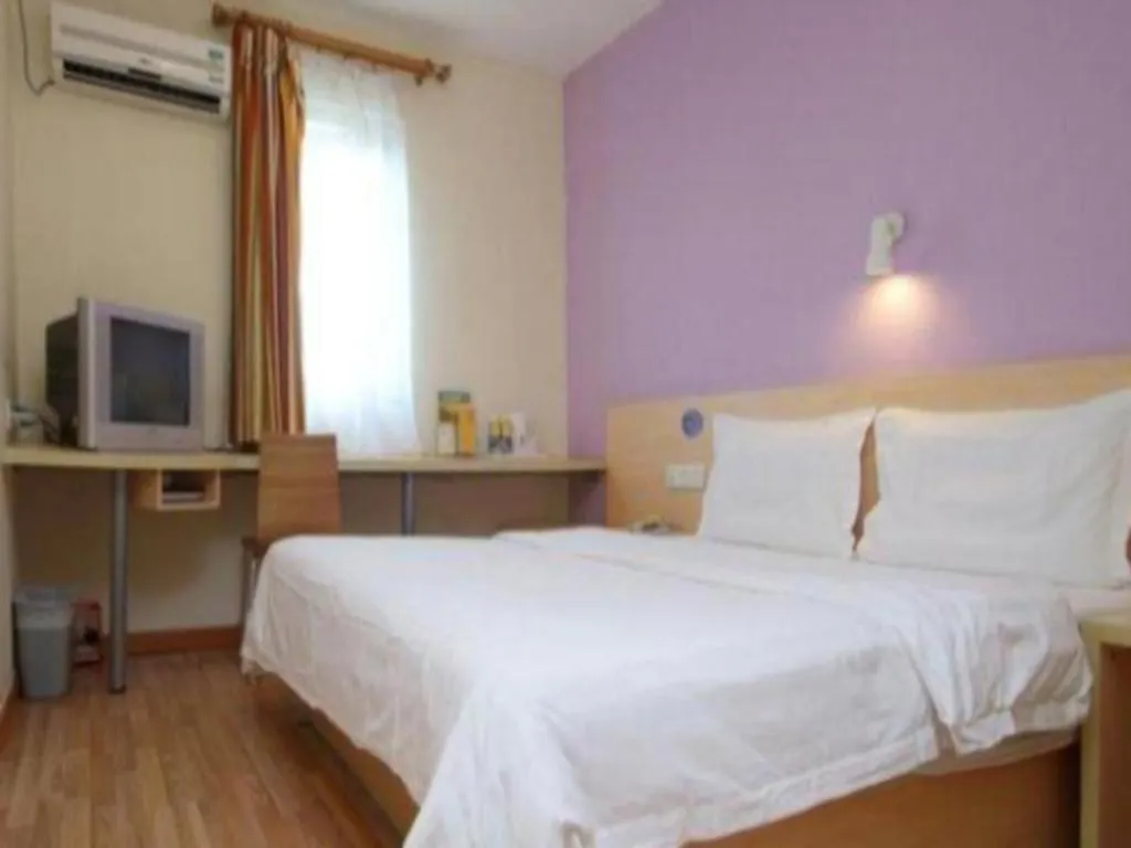 7 Days Inn Luoyang Wangcheng Park Metro Station Chiny