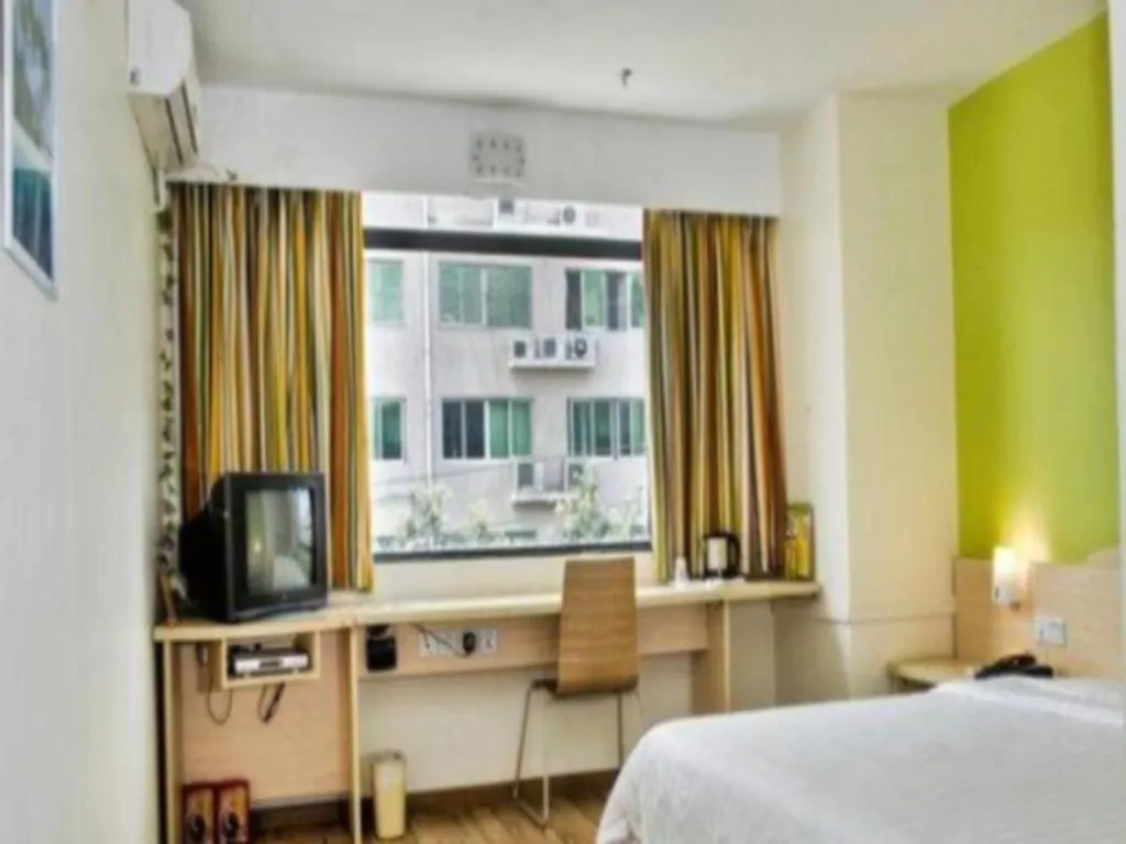 7 Days Inn Luoyang Wangcheng Park Metro Station Hotel