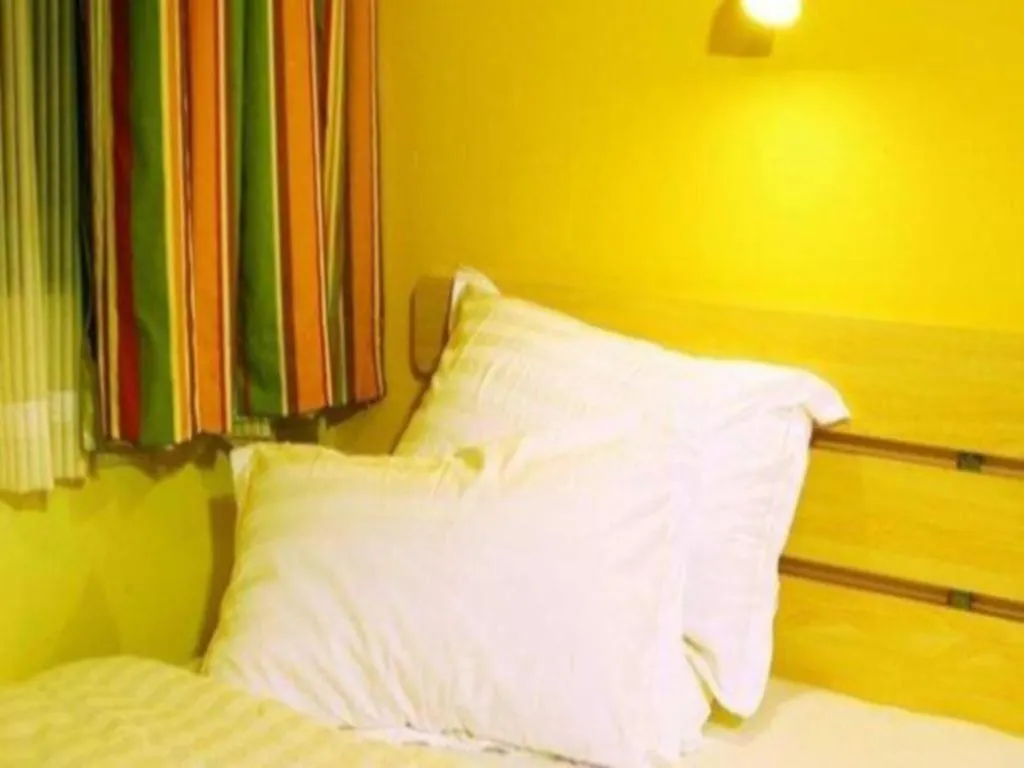 7 Days Inn Luoyang Wangcheng Park Metro Station