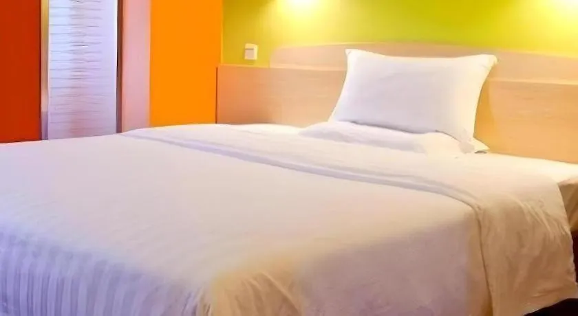 7 Days Inn Luoyang Wangcheng Park Metro Station 2*, Luoyang (Henan)