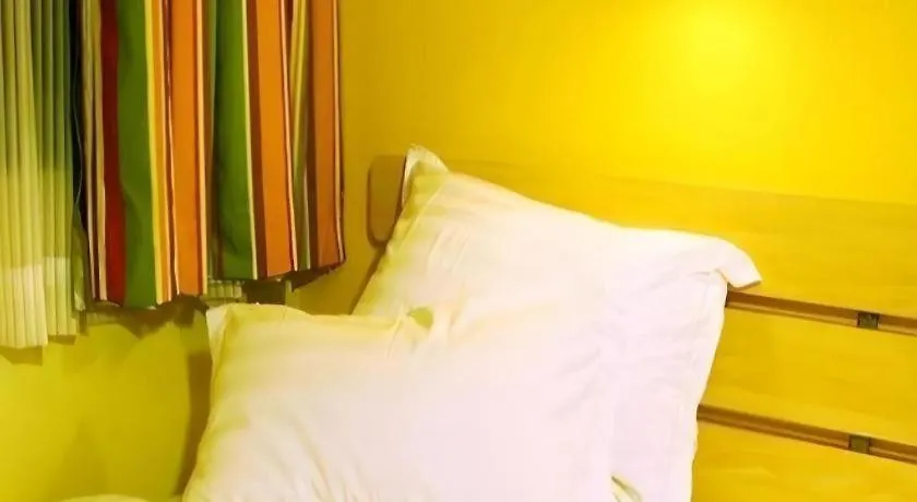 7 Days Inn Luoyang Wangcheng Park Metro Station Hotel
