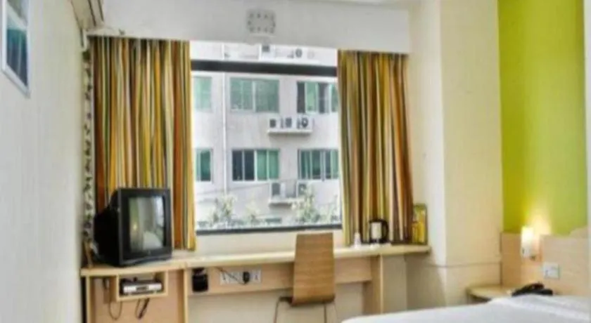 7 Days Inn Luoyang Wangcheng Park Metro Station Hotel